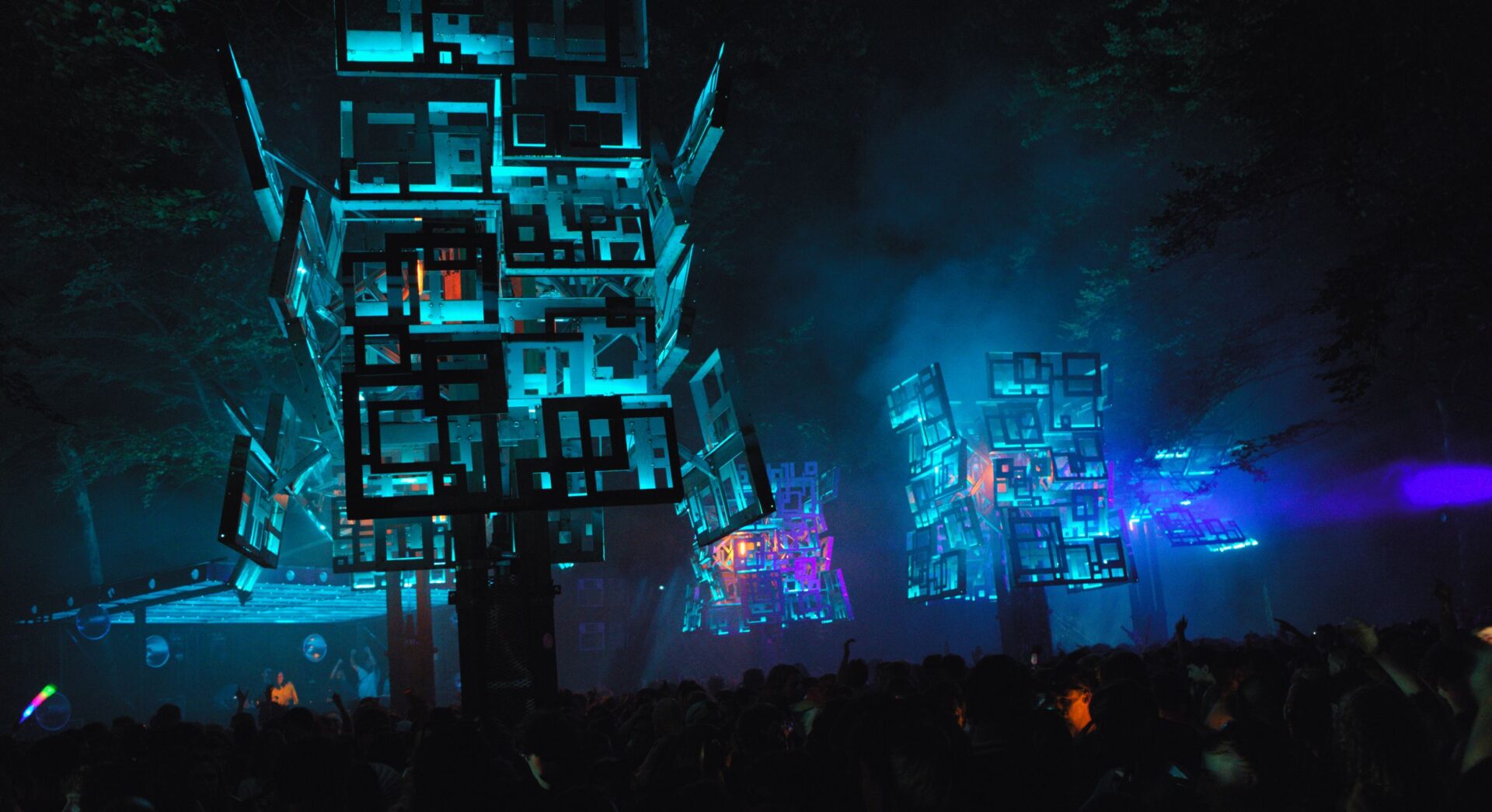 Xplode by Dr. Strebel @ Beukenbos, Into the Woods Festival 2025 Foto: Marylka Børreson / Circusøgraphy